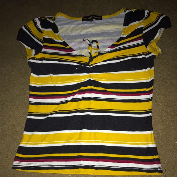 A cute shirt to wear with tights or jeans - Picture 1 of 1